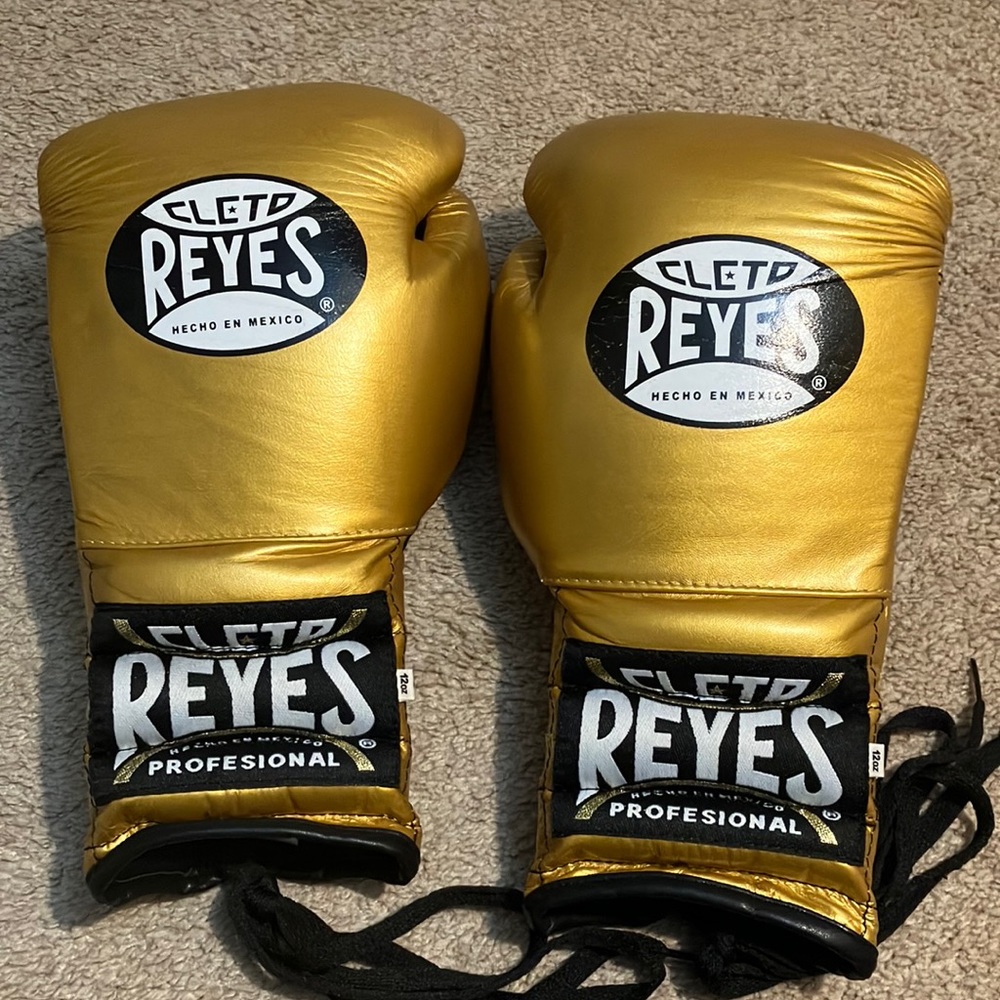 Gently Used Gold Lace Up Cleto Reyes 12oz Boxing Gloves